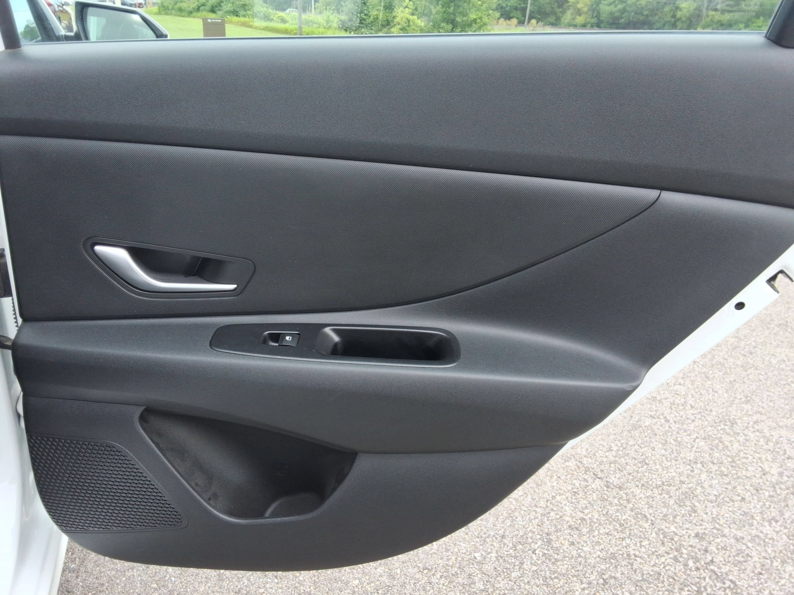 Used 2021 Hyundai Elantra SE FWD image 24