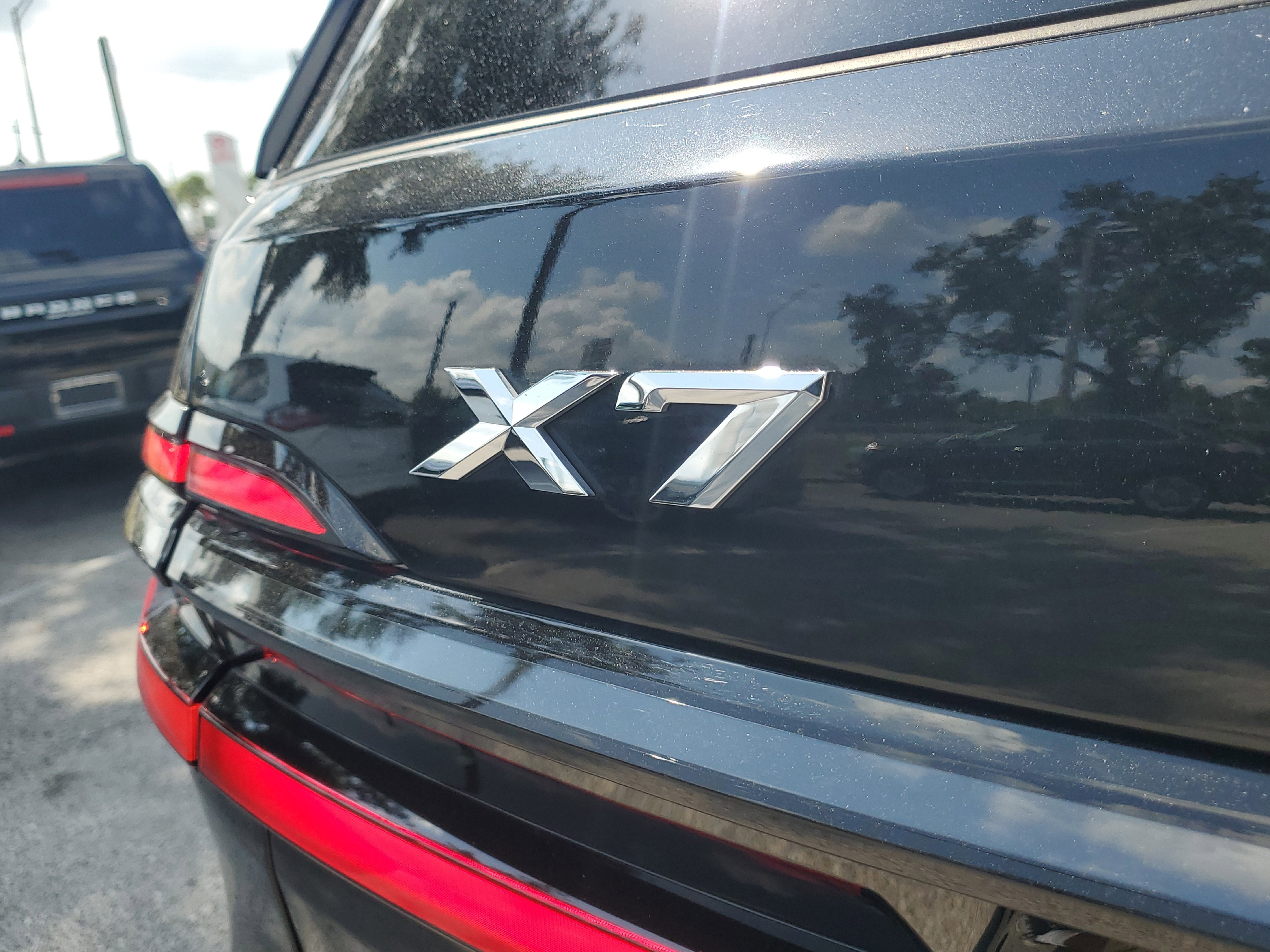 Used 2025 BMW X7 xDrive40i w/ M Sport Package image 10