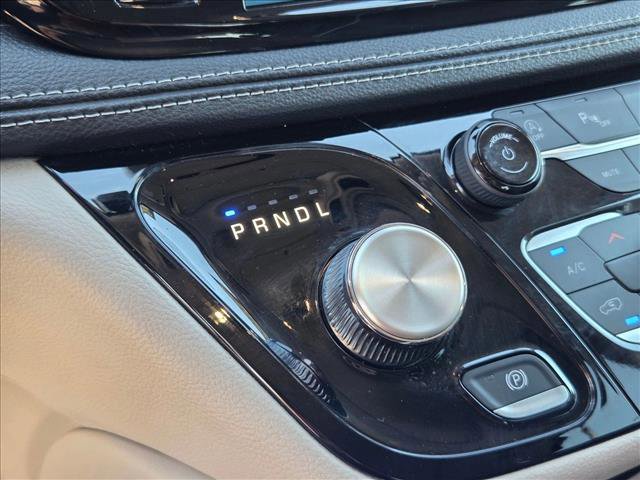 Used 2023 Chrysler Pacifica Limited image 12