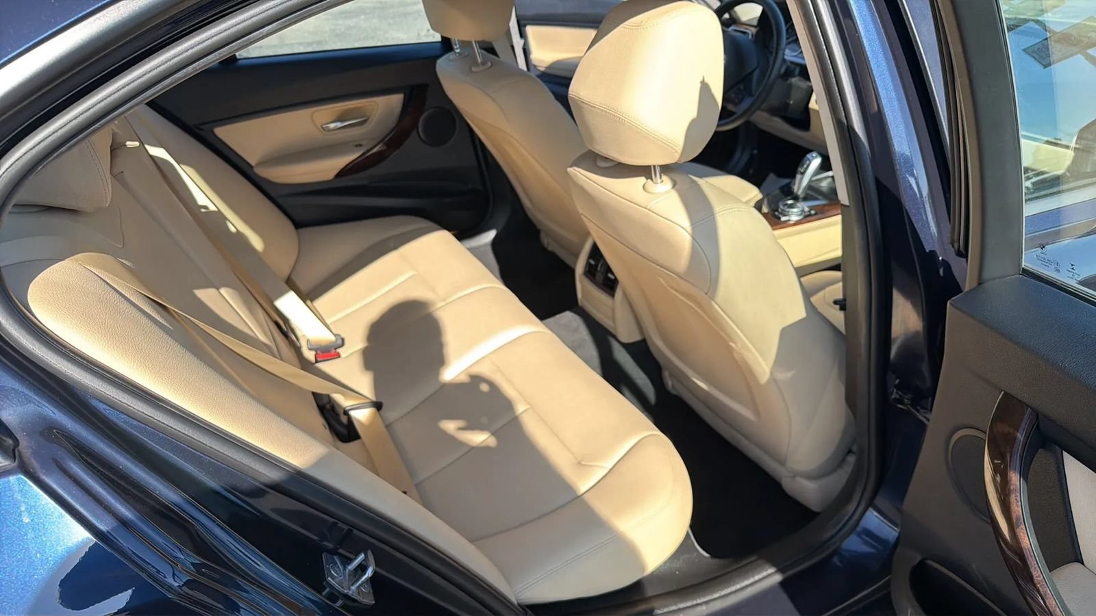 Used 2017 BMW 320i xDrive Sedan AWD/4WD image 16