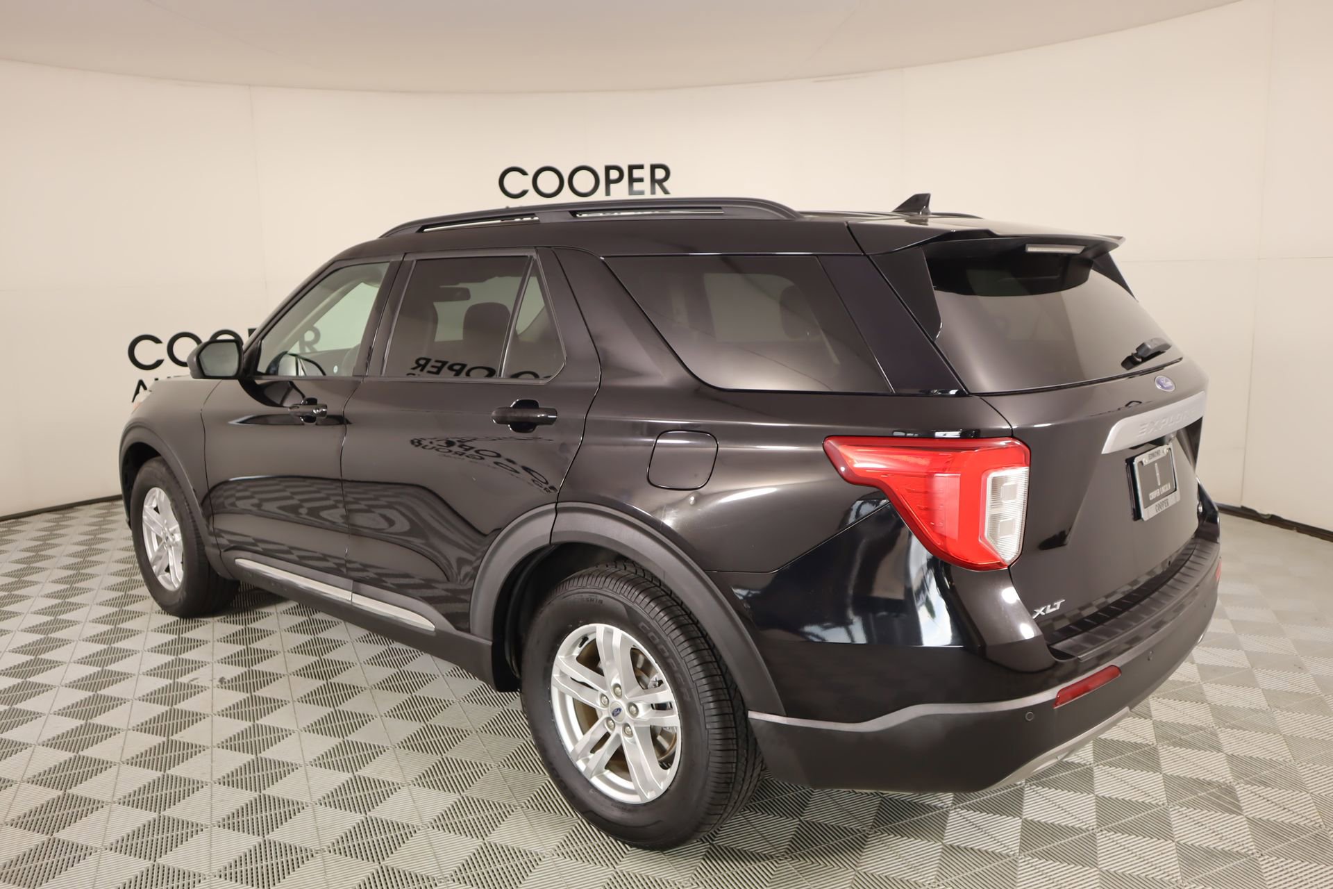 Used 2020 Ford Explorer XLT w/ Equipment Group 202A image 22