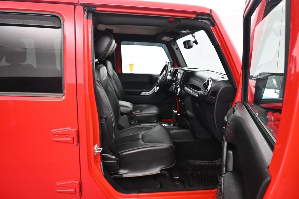 Used 2016 Jeep Wrangler Unlimited Rubicon AWD/4WD image 35