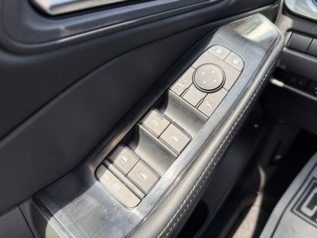 Used 2025 Nissan Rogue SV w/ SV Premium Package image 21