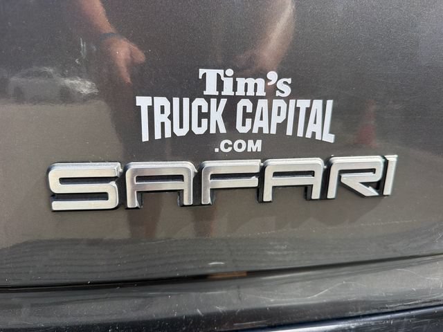 Used 2005 GMC Safari RWD image 9