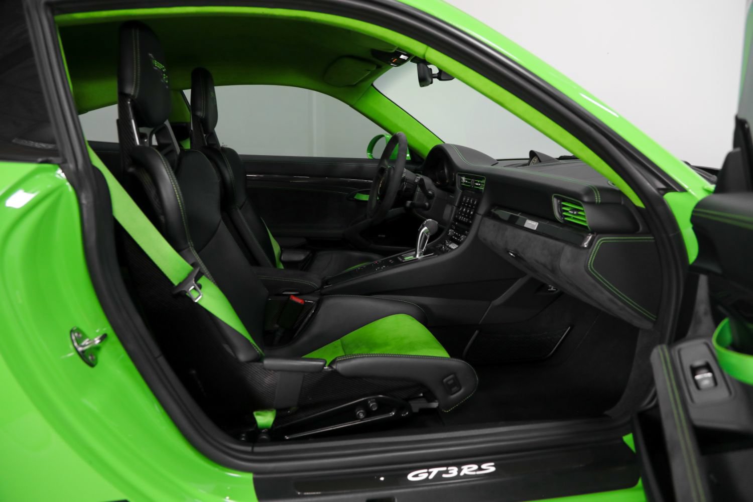 Used 2019 Porsche 911 GT3 RS RWD image 2