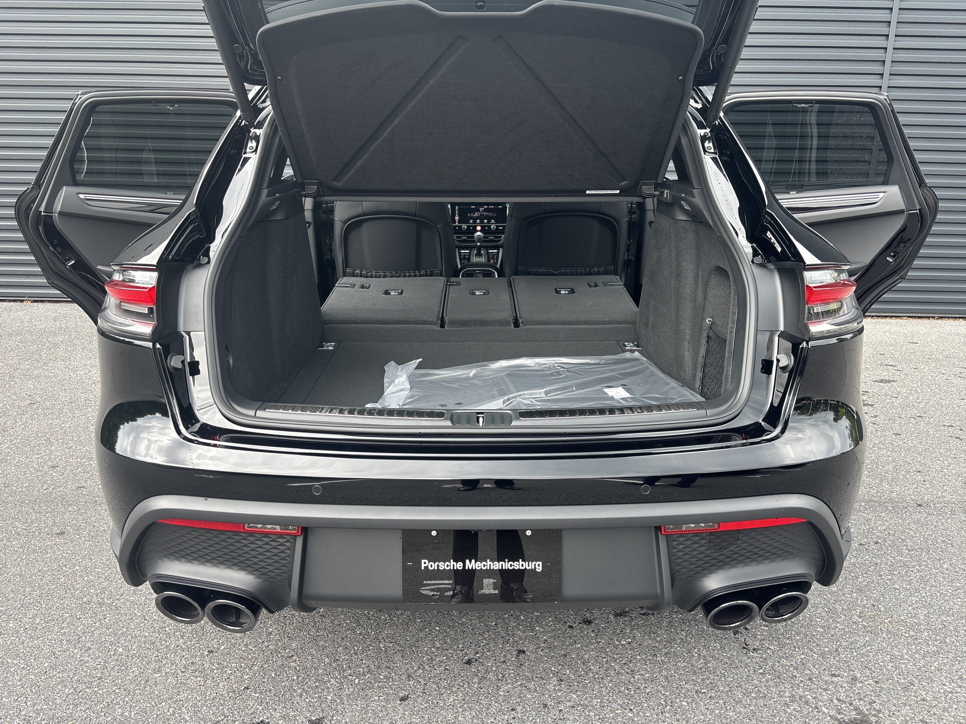 New 2026 Porsche Macan AWD/4WD image 10