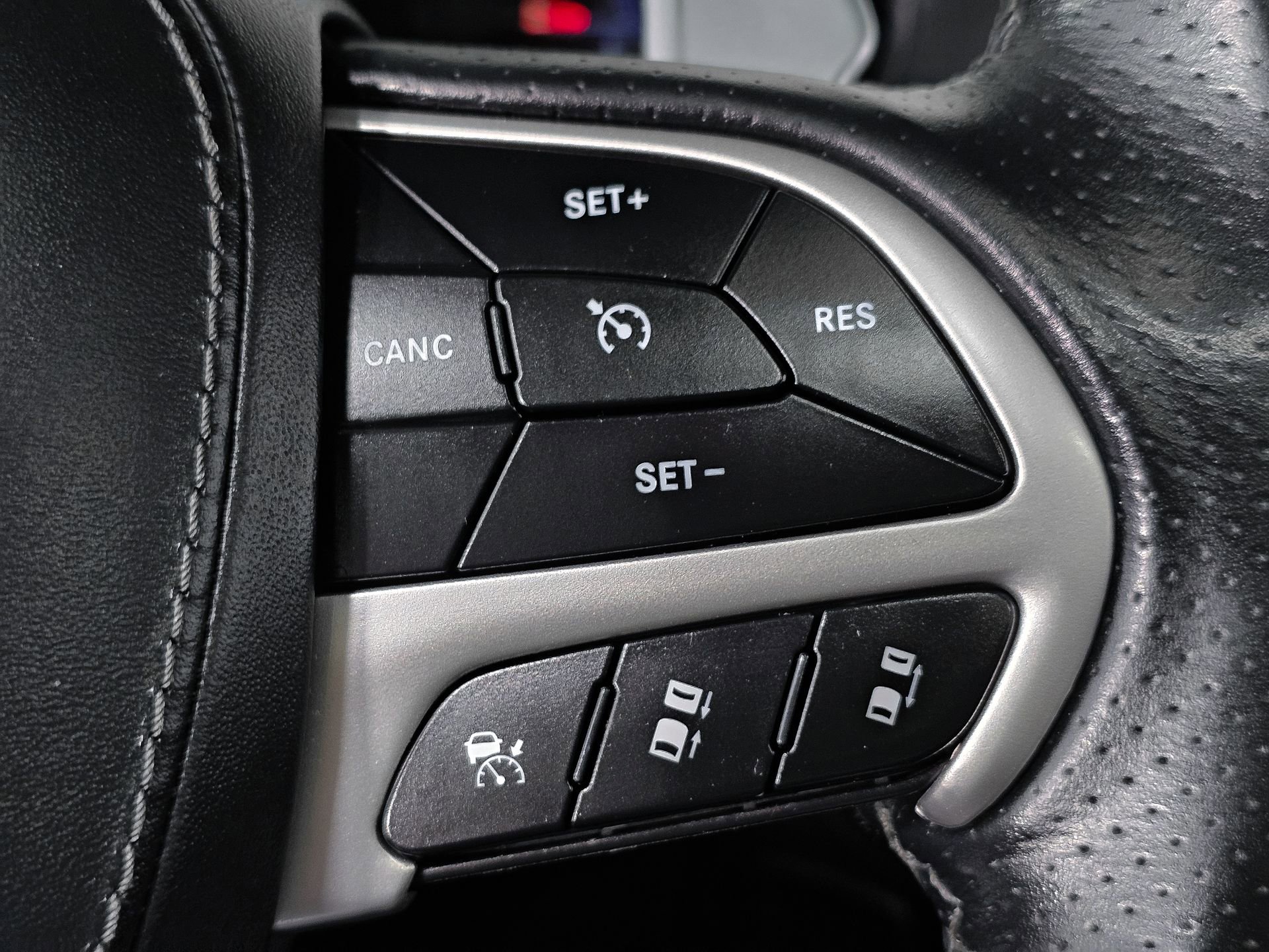 Used 2018 Jeep Grand Cherokee Trackhawk AWD/4WD image 32