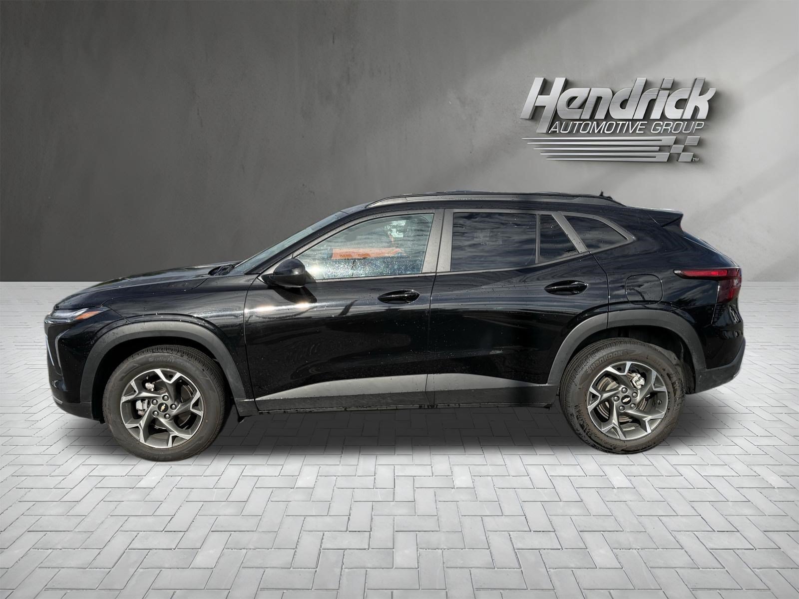 Used 2025 Chevrolet Trax LT w/ LT Convenience Package FWD image 8