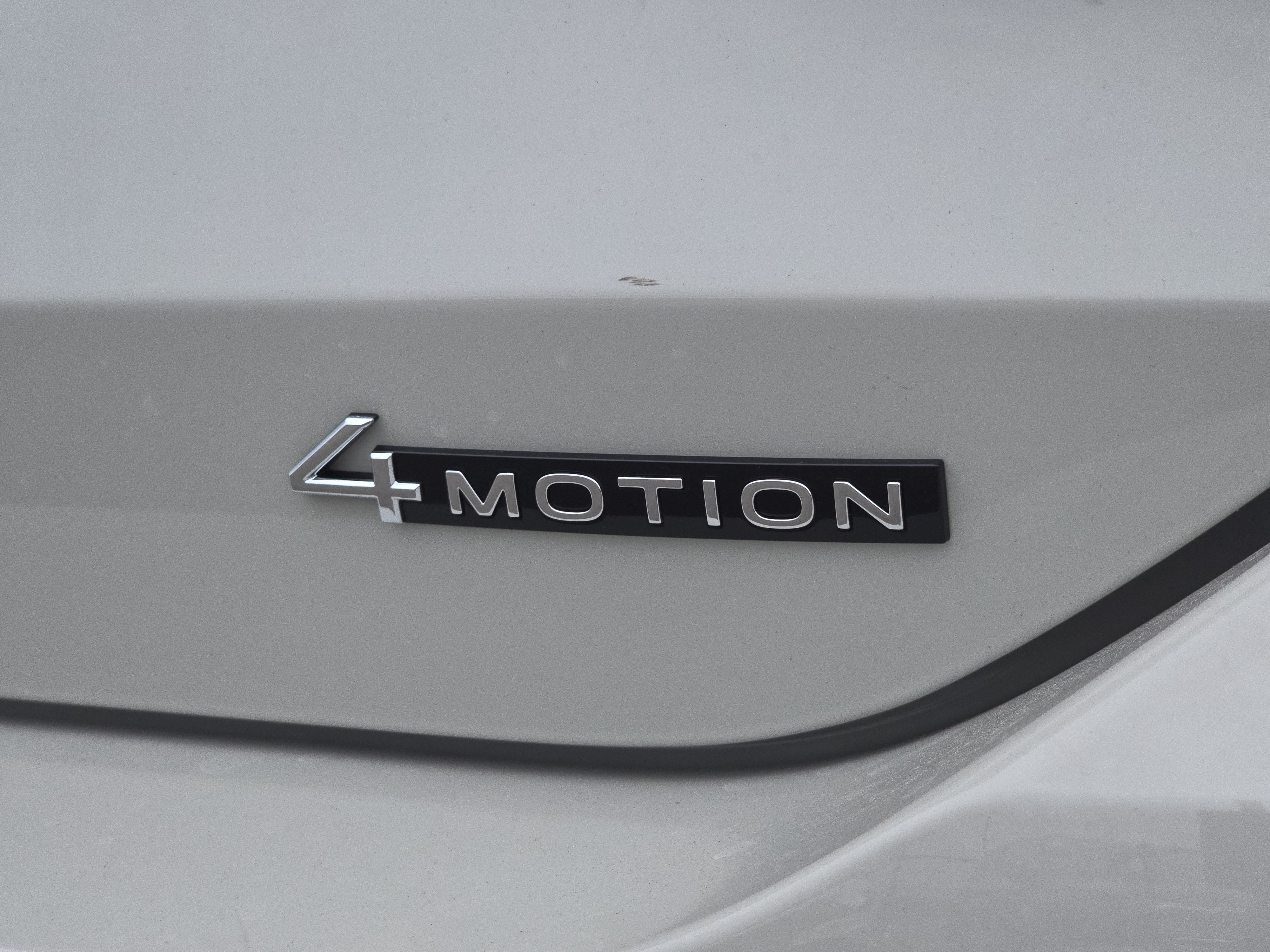 New 2026 Volkswagen Tiguan SE R-Line AWD/4WD image 13