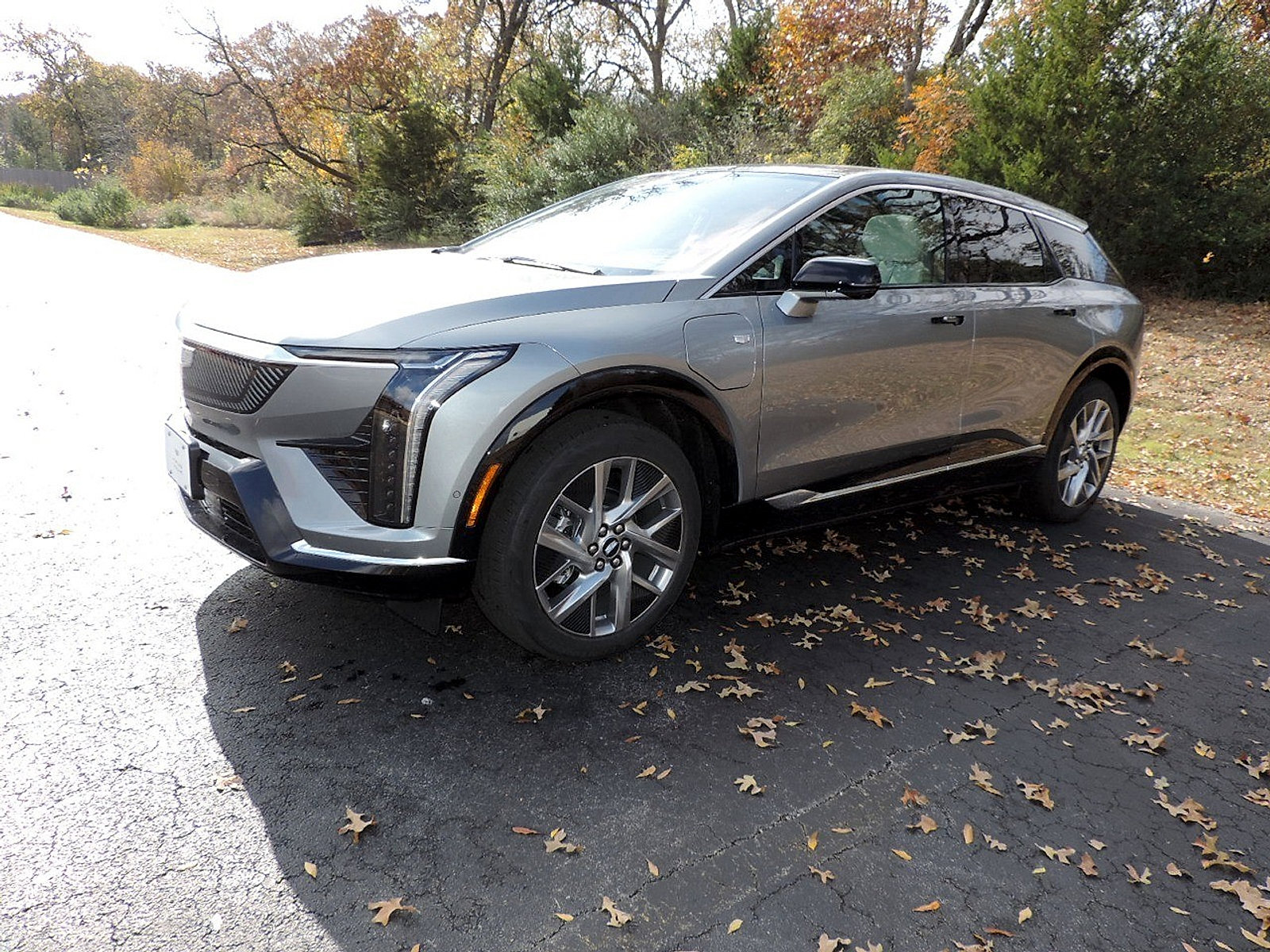 New 2026 Cadillac Optiq Luxury 2 image 1