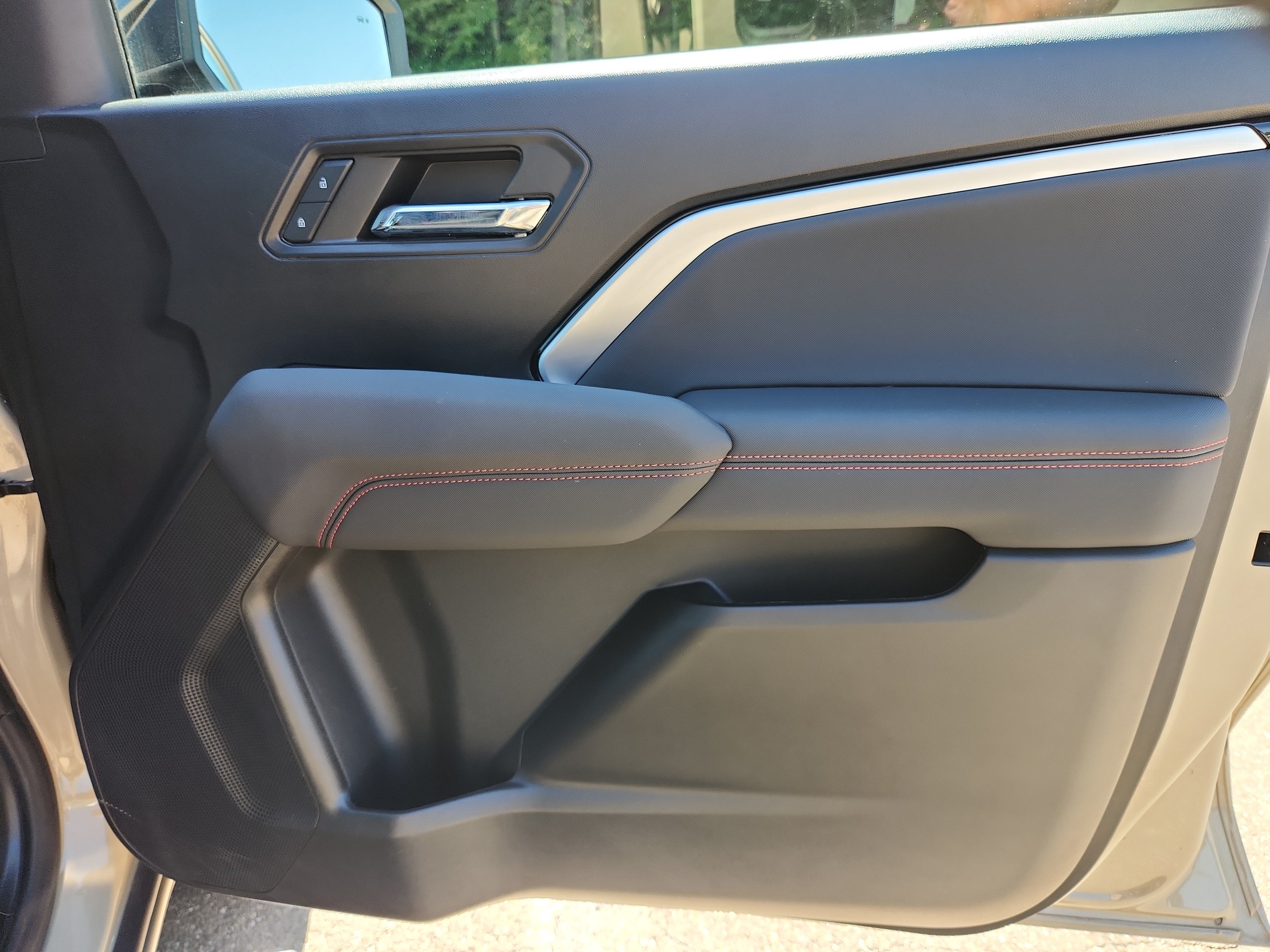 Used 2024 Chevrolet Colorado Z71 w/ Z71 Convenience Package 2 AWD/4WD image 44
