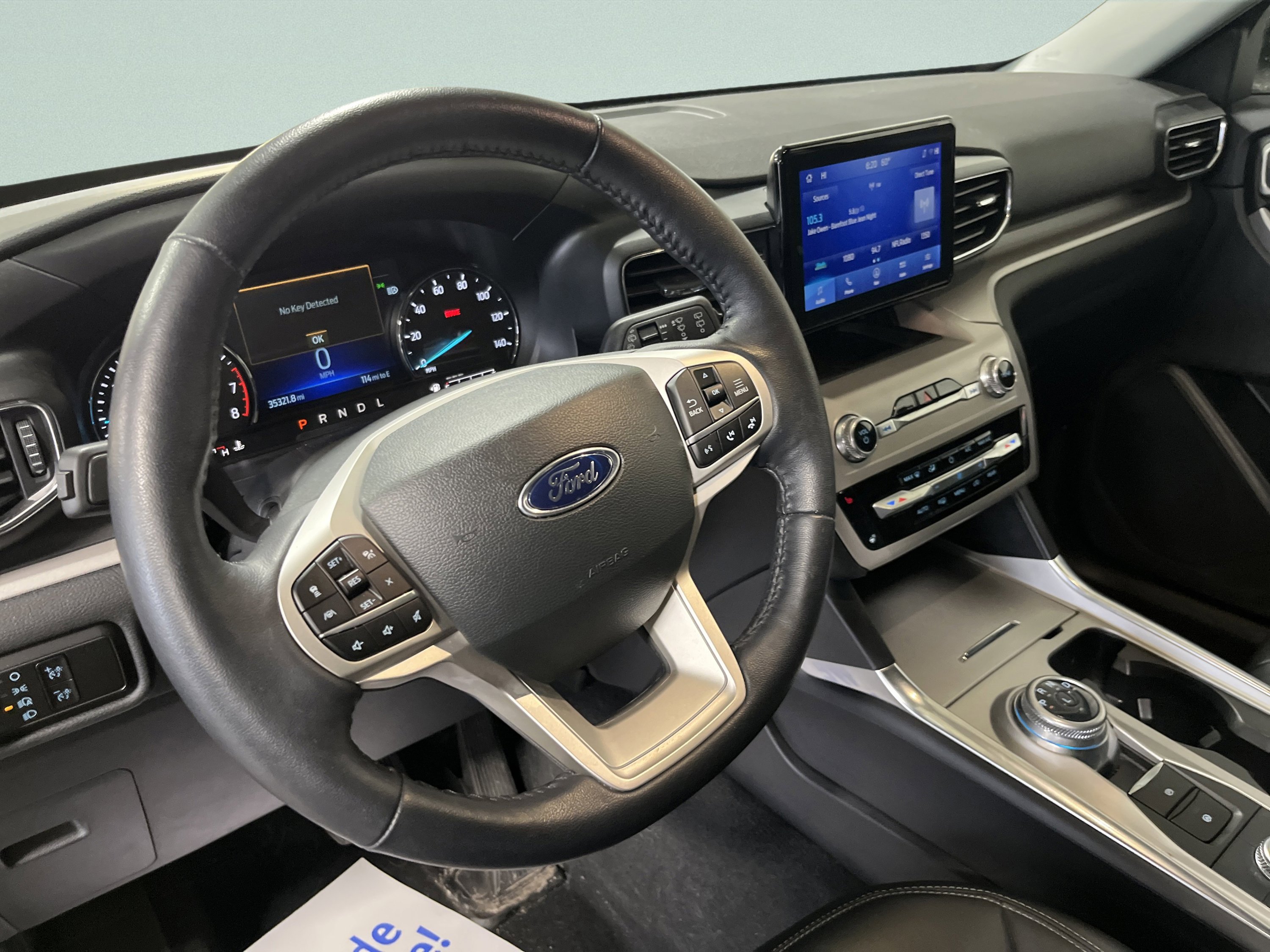 Used 2023 Ford Explorer XLT w/ Equipment Group 202A AWD/4WD image 27