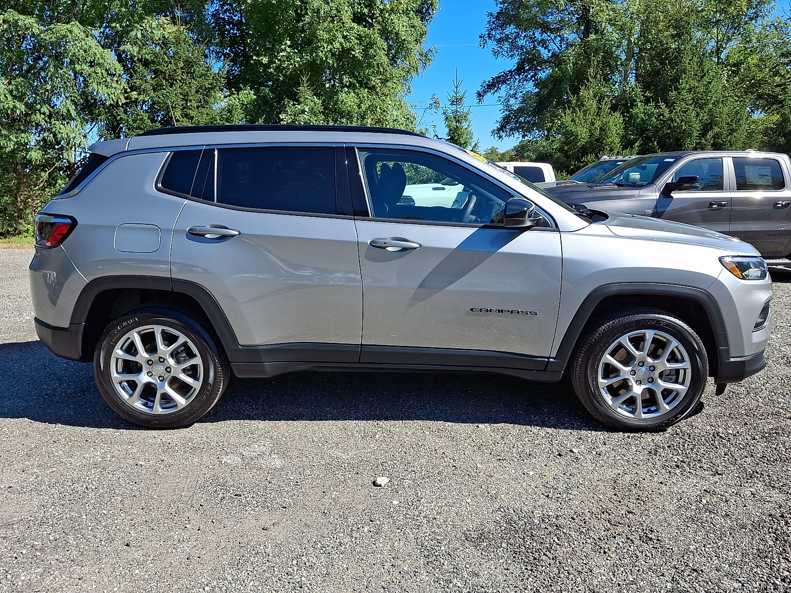 Certified 2023 Jeep Compass Latitude AWD/4WD image 7