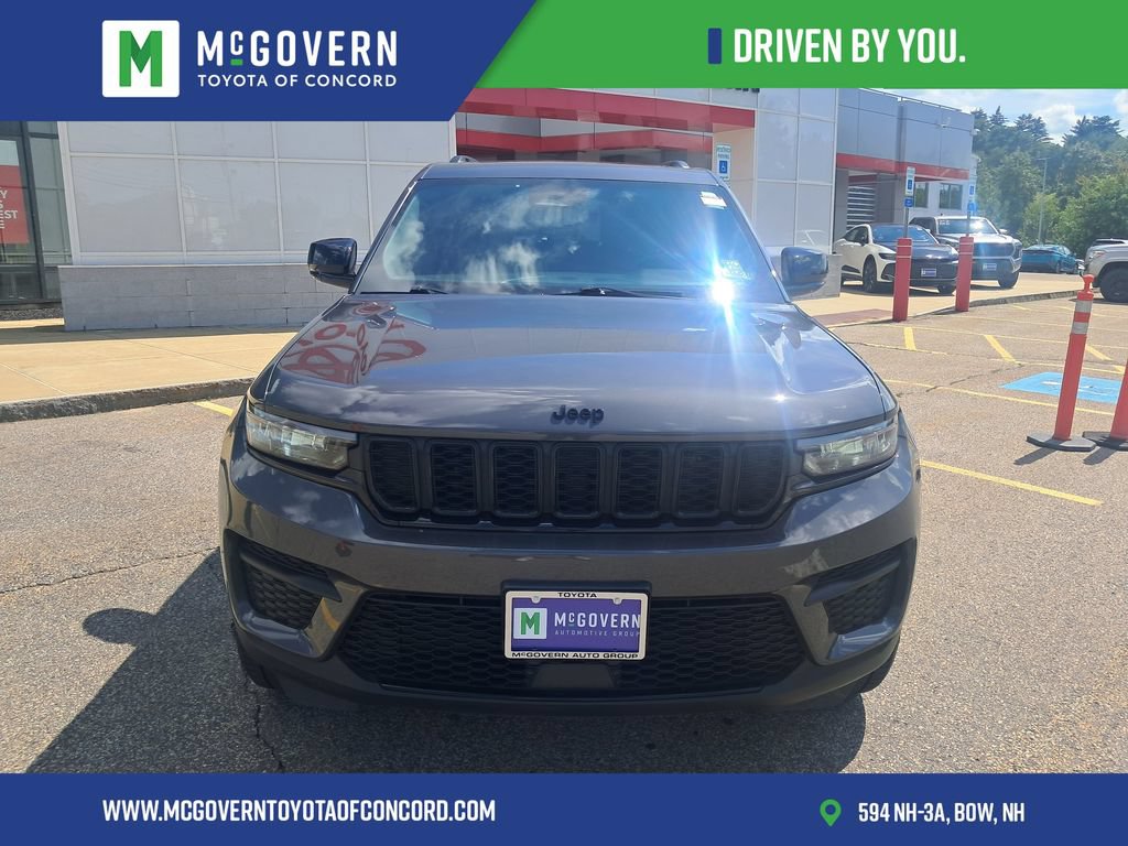 Used 2025 Jeep Grand Cherokee Altitude AWD/4WD image 9
