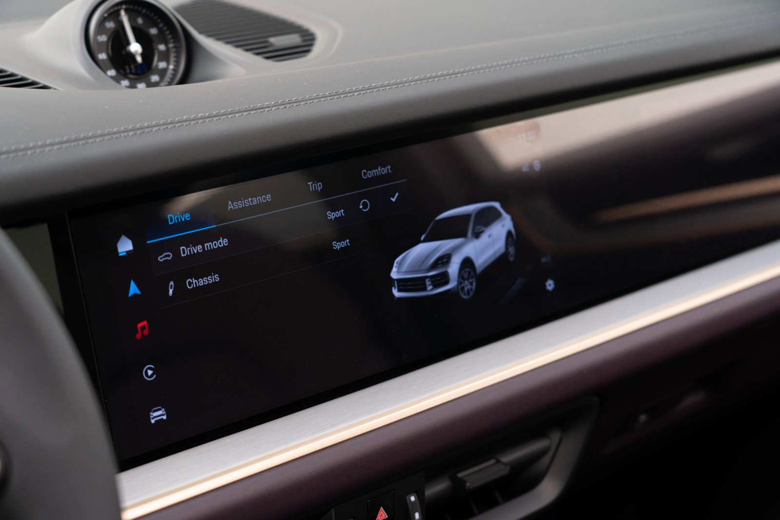 Certified 2025 Porsche Cayenne E-Hybrid image 27