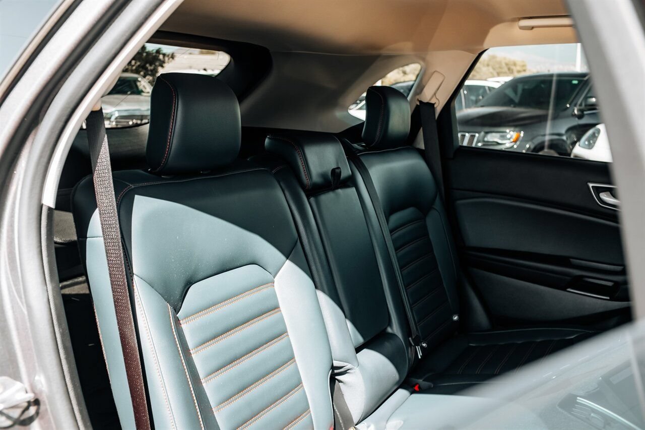 Used 2022 Ford Edge SEL w/ Sport Appearance Package AWD/4WD image 46