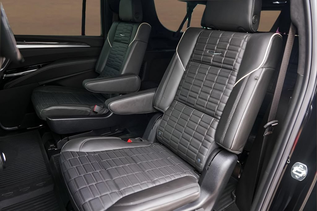 Certified 2025 Cadillac Escalade ESV V AWD/4WD image 25
