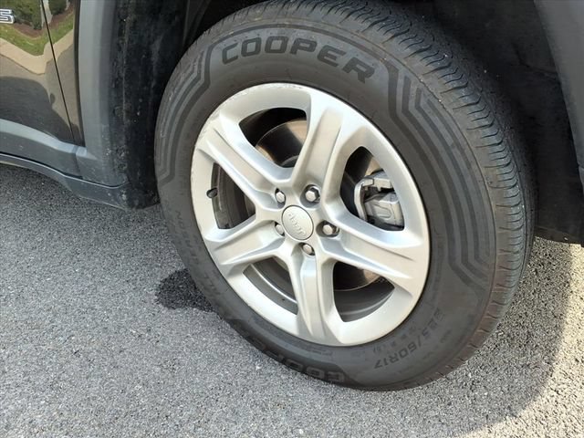 Used 2024 Jeep Compass Latitude AWD/4WD image 4