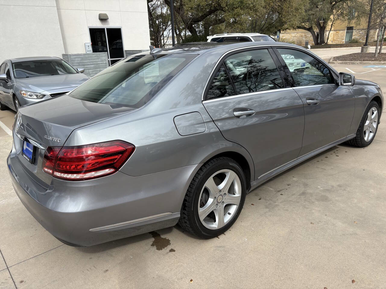 Used 2014 Mercedes-Benz E 250 BlueTEC Sedan image 4