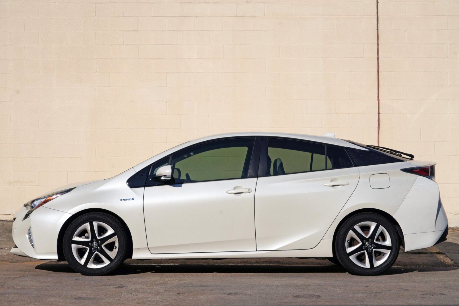 Used 2017 Toyota Prius Three Touring w/ Carpet Mat Package FWD image 8