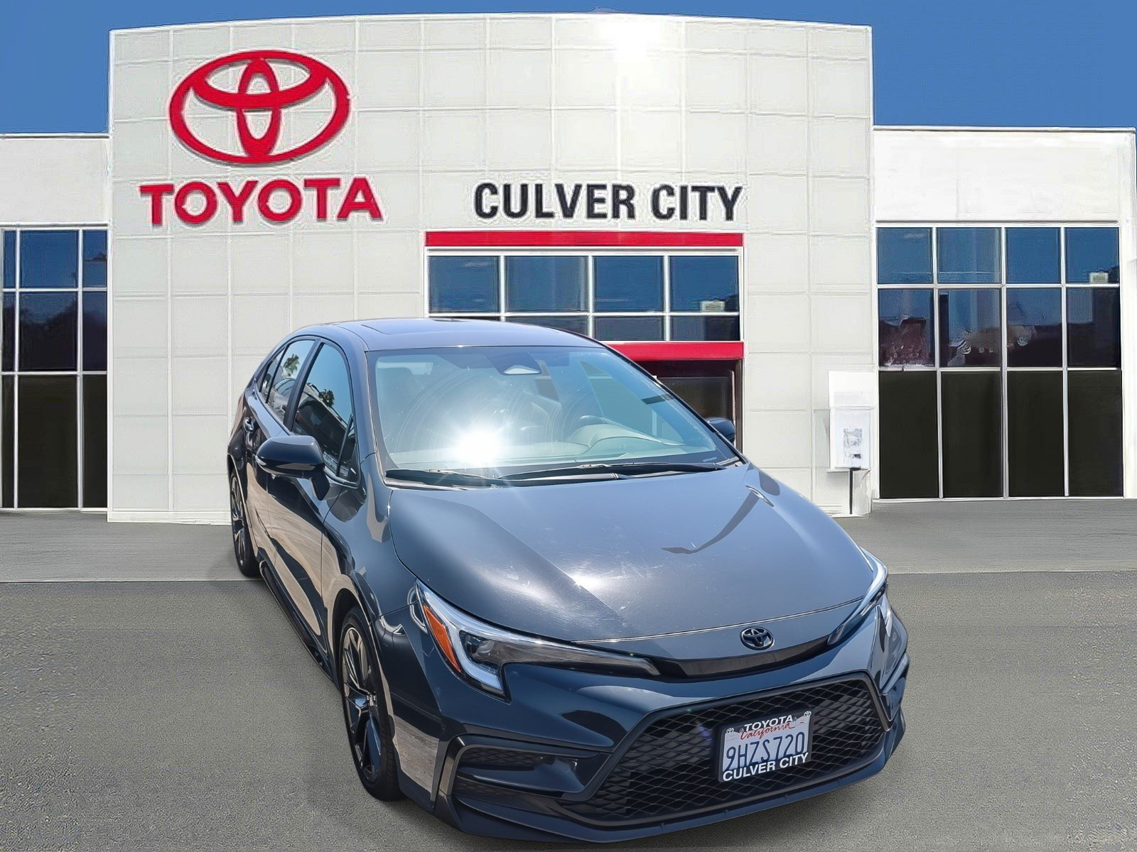 Certified 2023 Toyota Corolla SE w/ SE Premium Package FWD image 1