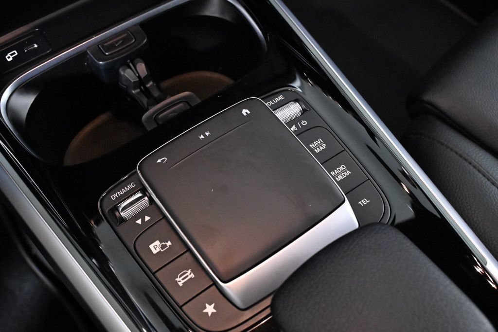 Used 2022 Mercedes-Benz GLB 250 4MATIC image 16