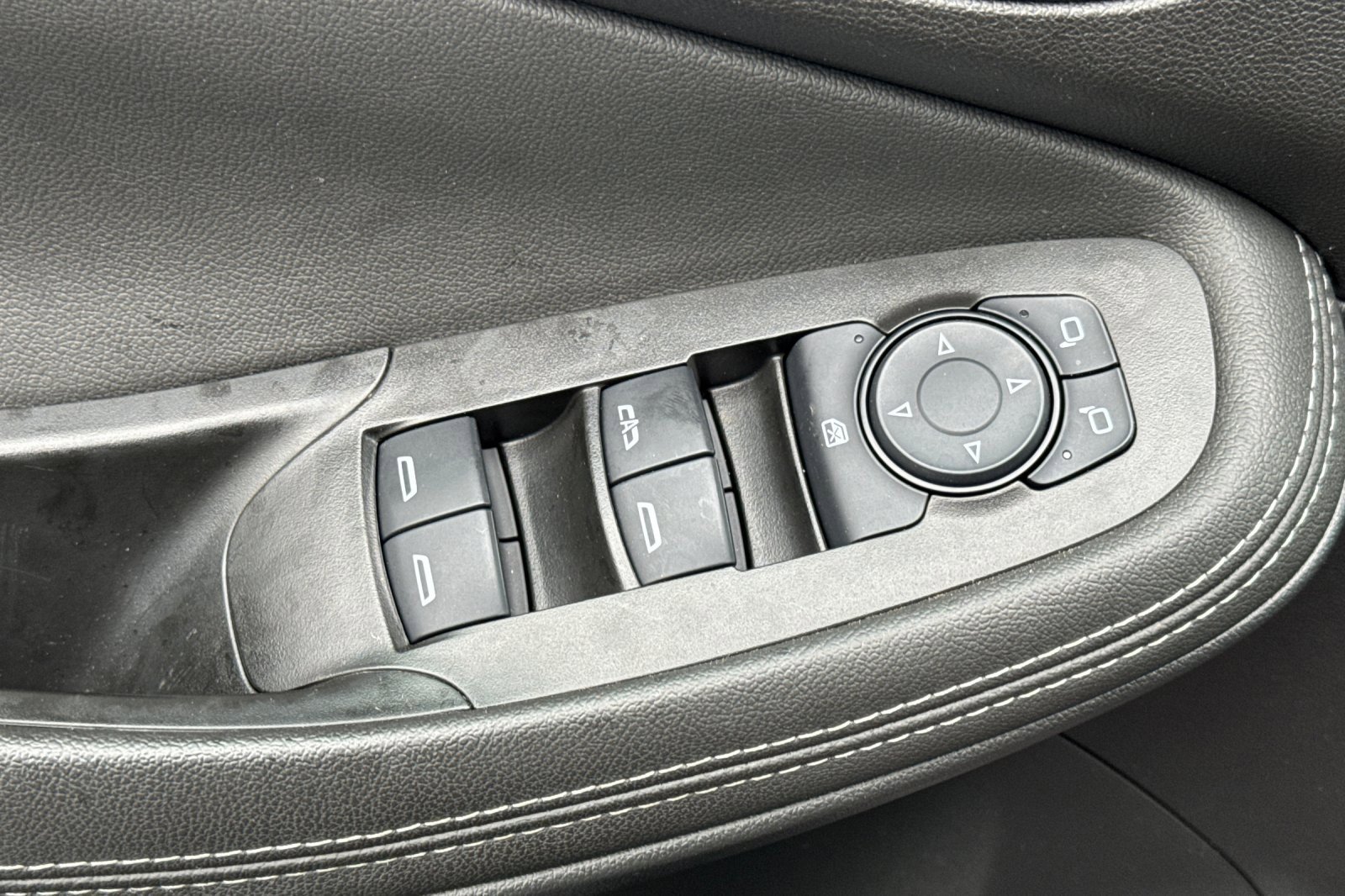 Used 2024 Buick Encore GX Sport Touring image 13