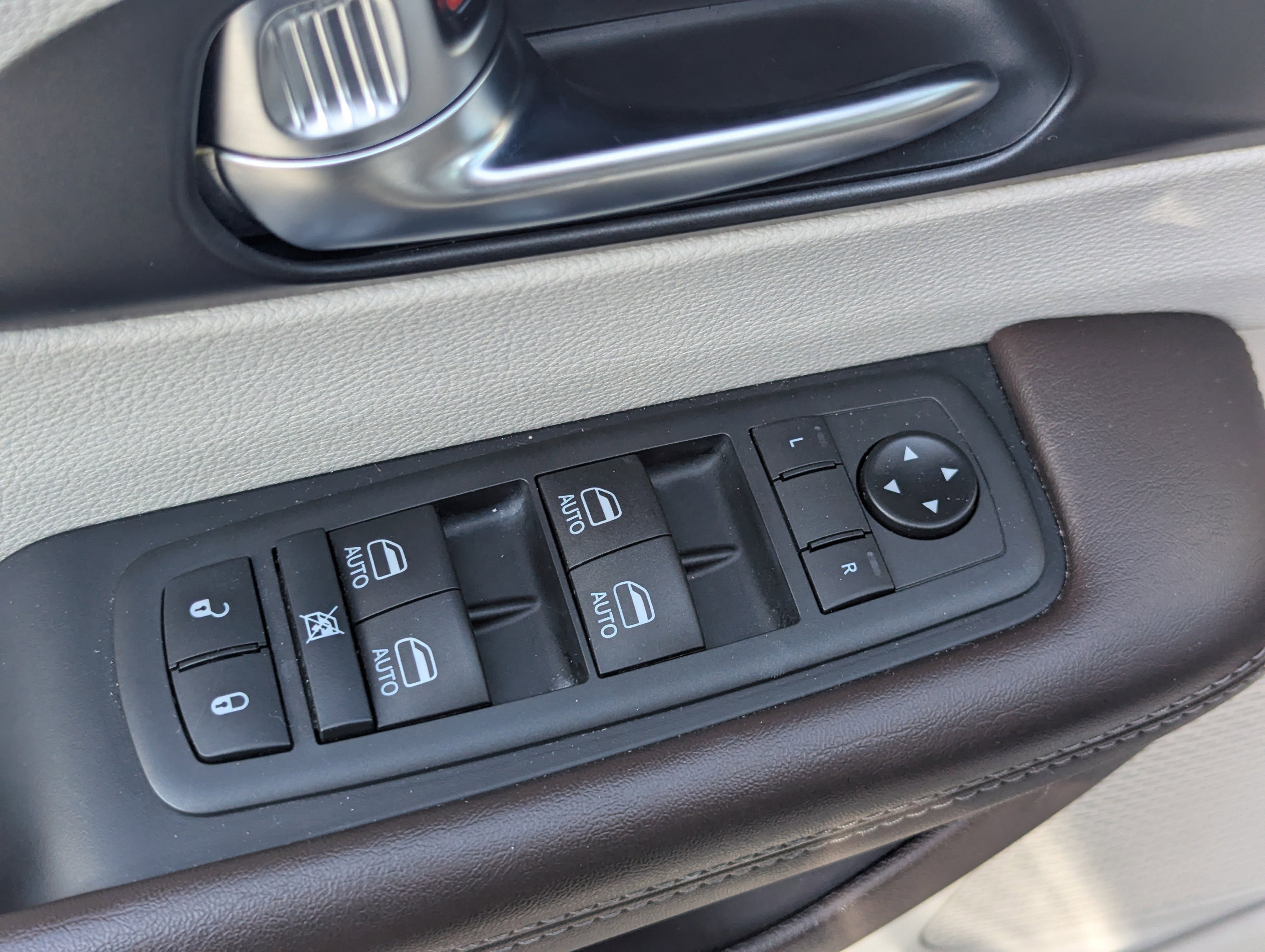 Used 2020 Chrysler Pacifica Touring-L Plus image 20