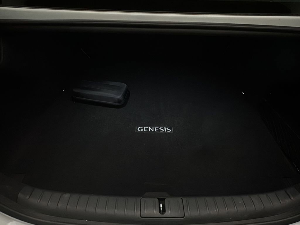 Certified 2025 Genesis G70 2.5T AWD/4WD image 17