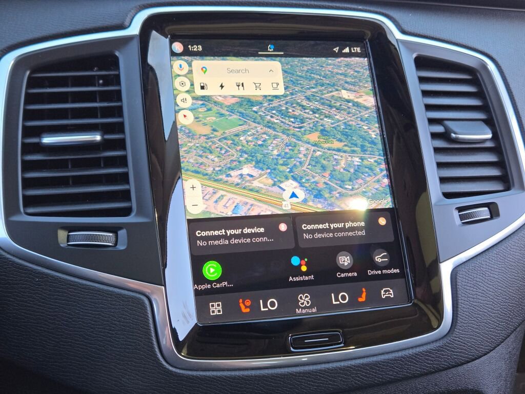 Used 2023 Volvo XC90 T8 Core image 42