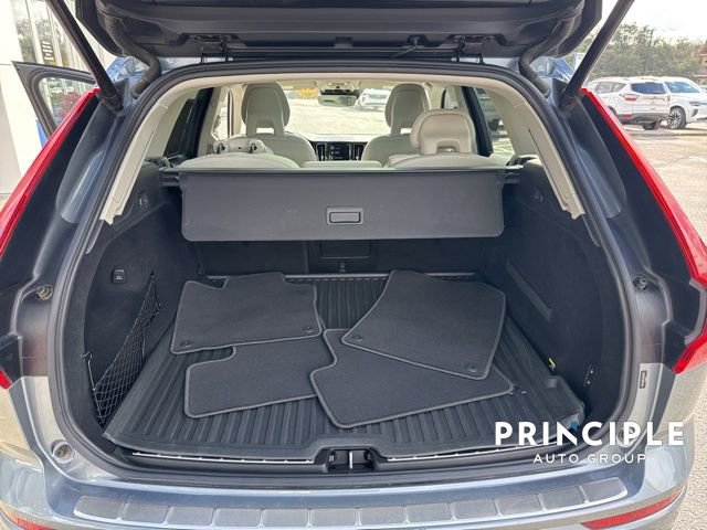 Used 2018 Volvo XC60 T6 Momentum w/ Convenience Package image 34