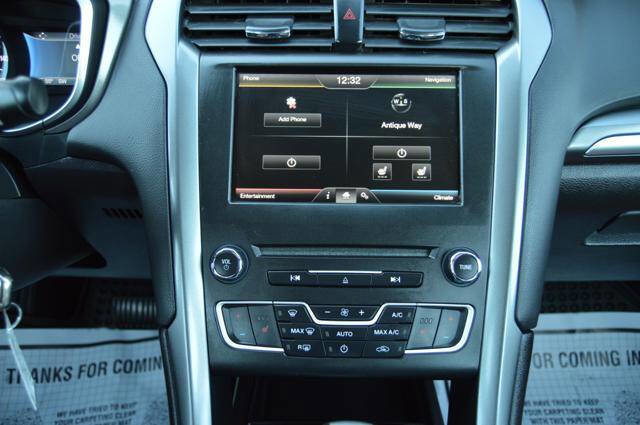 Used 2016 Ford Fusion SE w/ Equipment Group 202A image 21