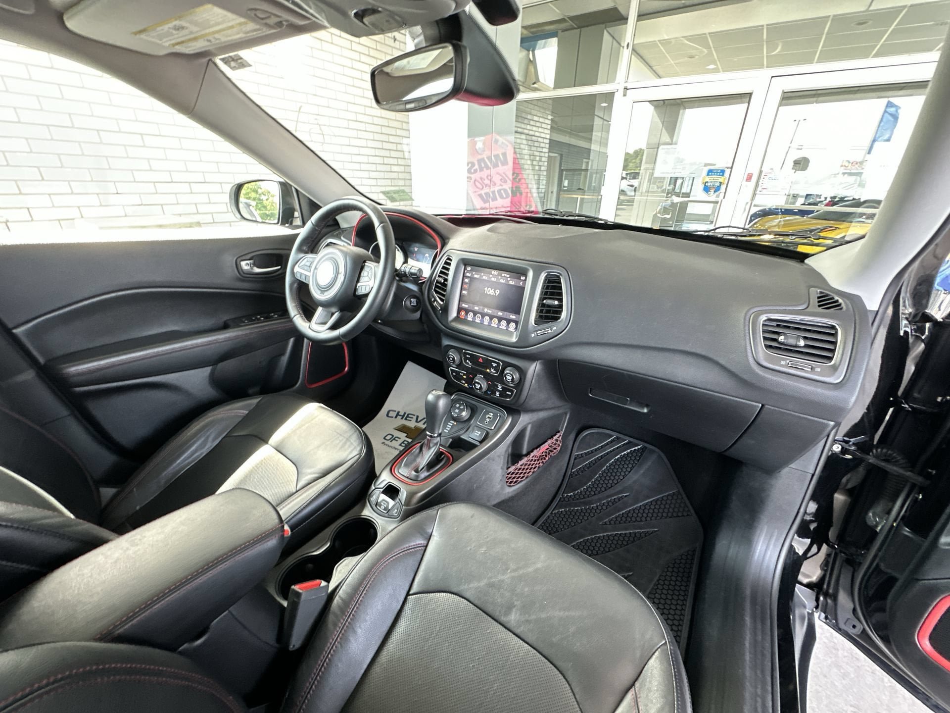 Used 2017 Jeep Compass Trailhawk w/ Leather Interior Group AWD/4WD image 28