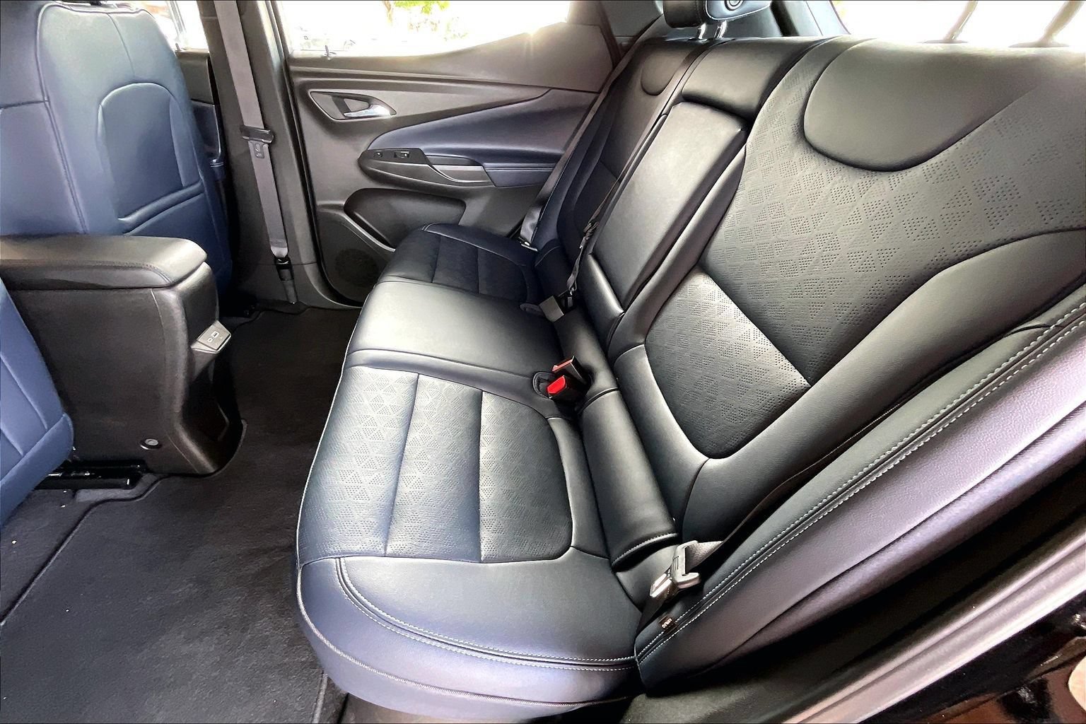 Used 2022 Chevrolet Bolt EUV Premier w/ Sun & Sound Package FWD image 21