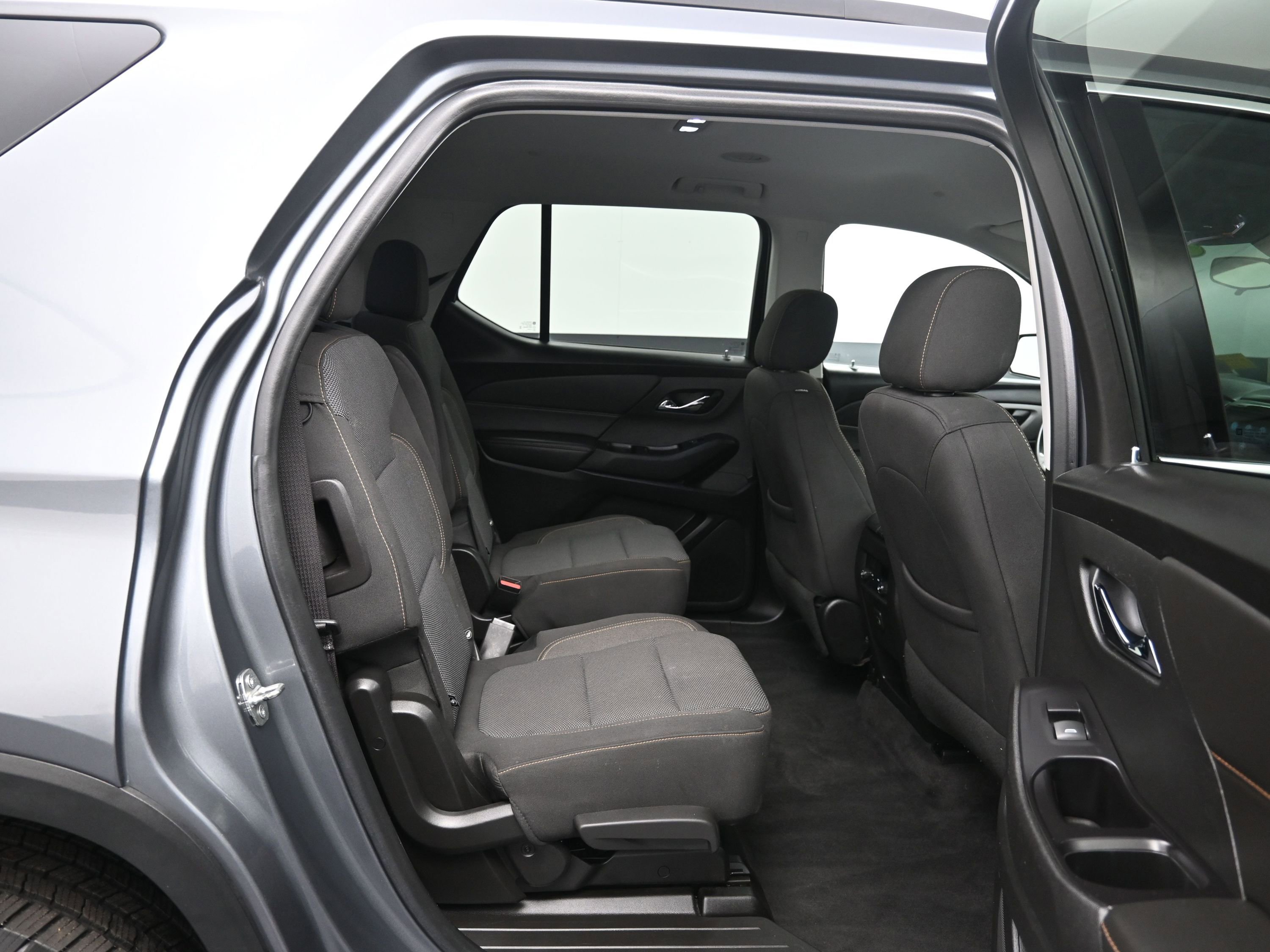 Used 2020 Chevrolet Traverse LT w/ LPO, Black Accent Package image 47