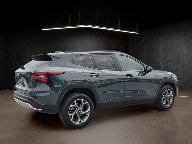 Used 2025 Chevrolet Trax LT FWD image 7