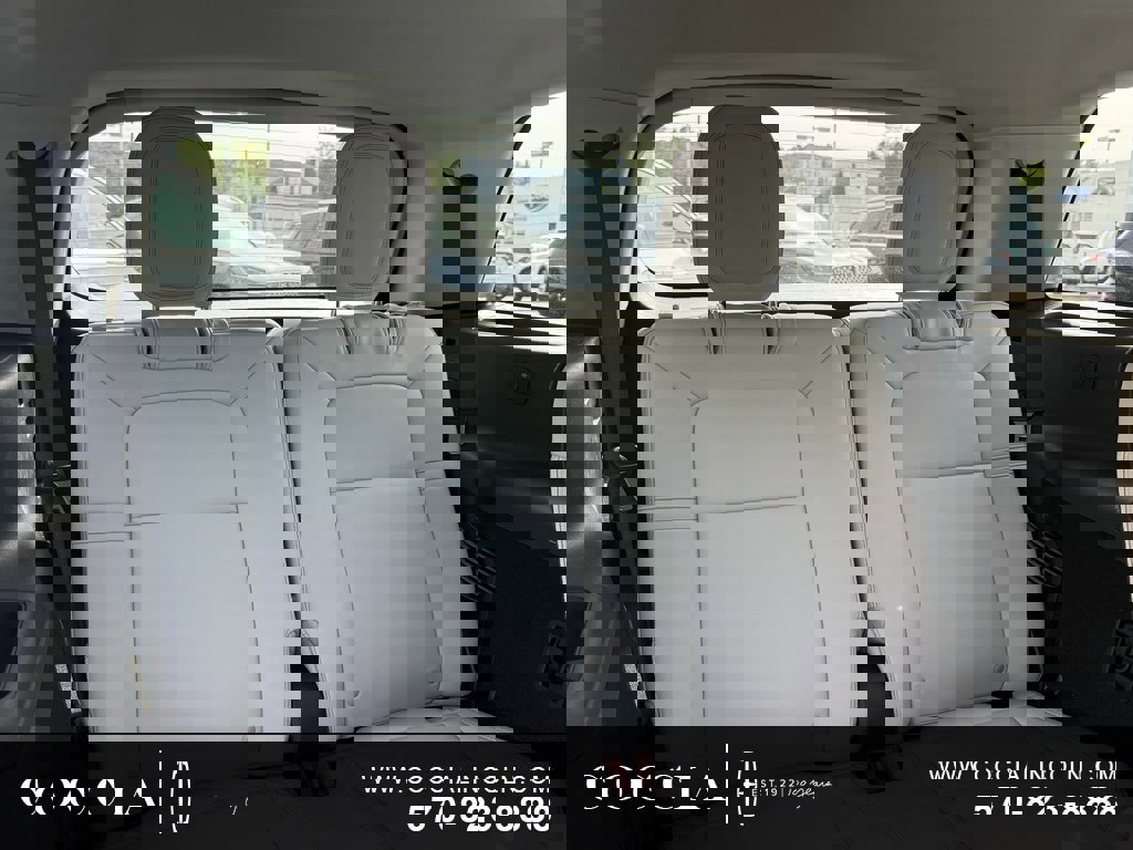 New 2025 Lincoln Aviator AWD image 31