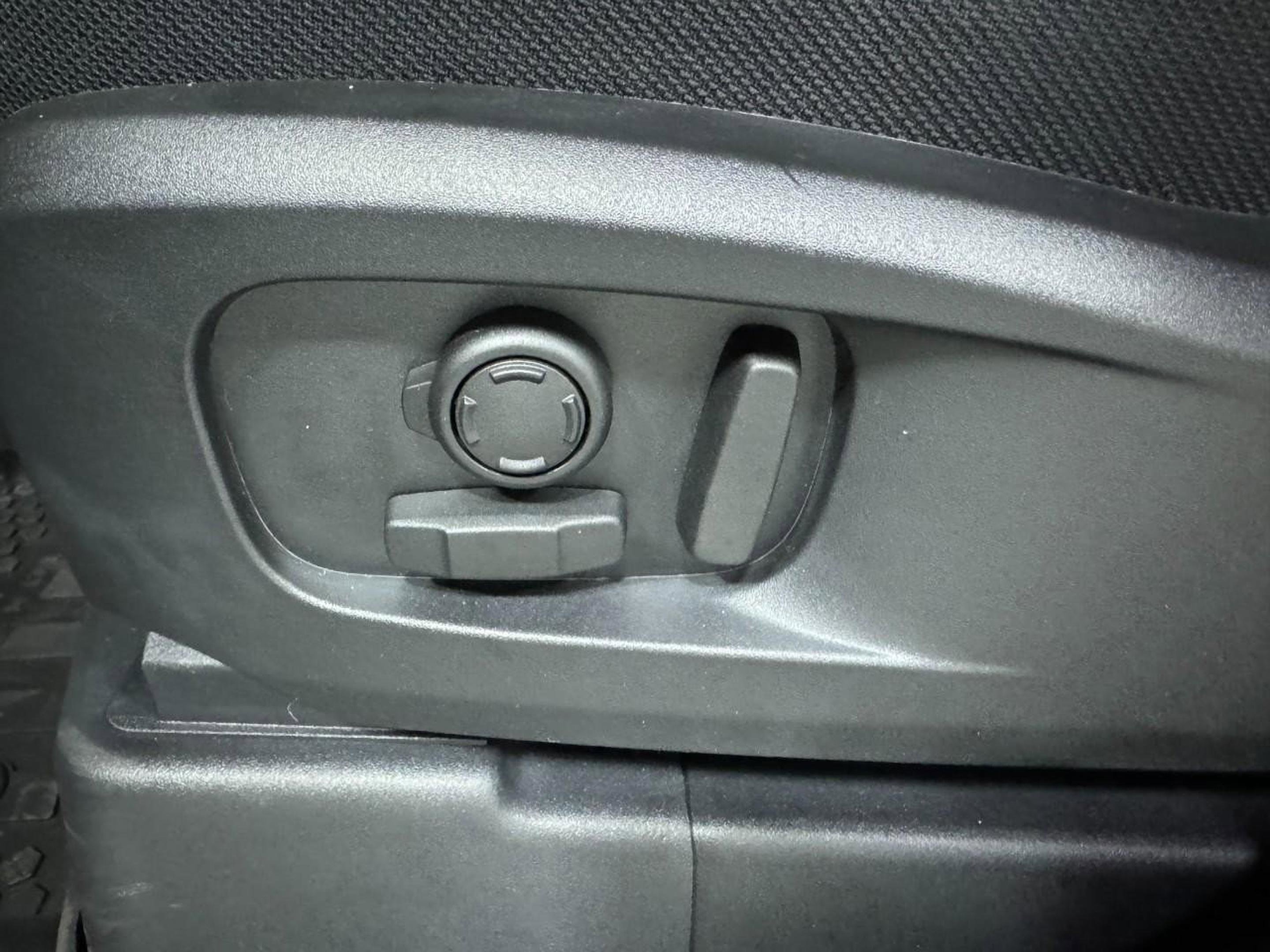 New 2026 Land Rover Defender 110 V8 image 28