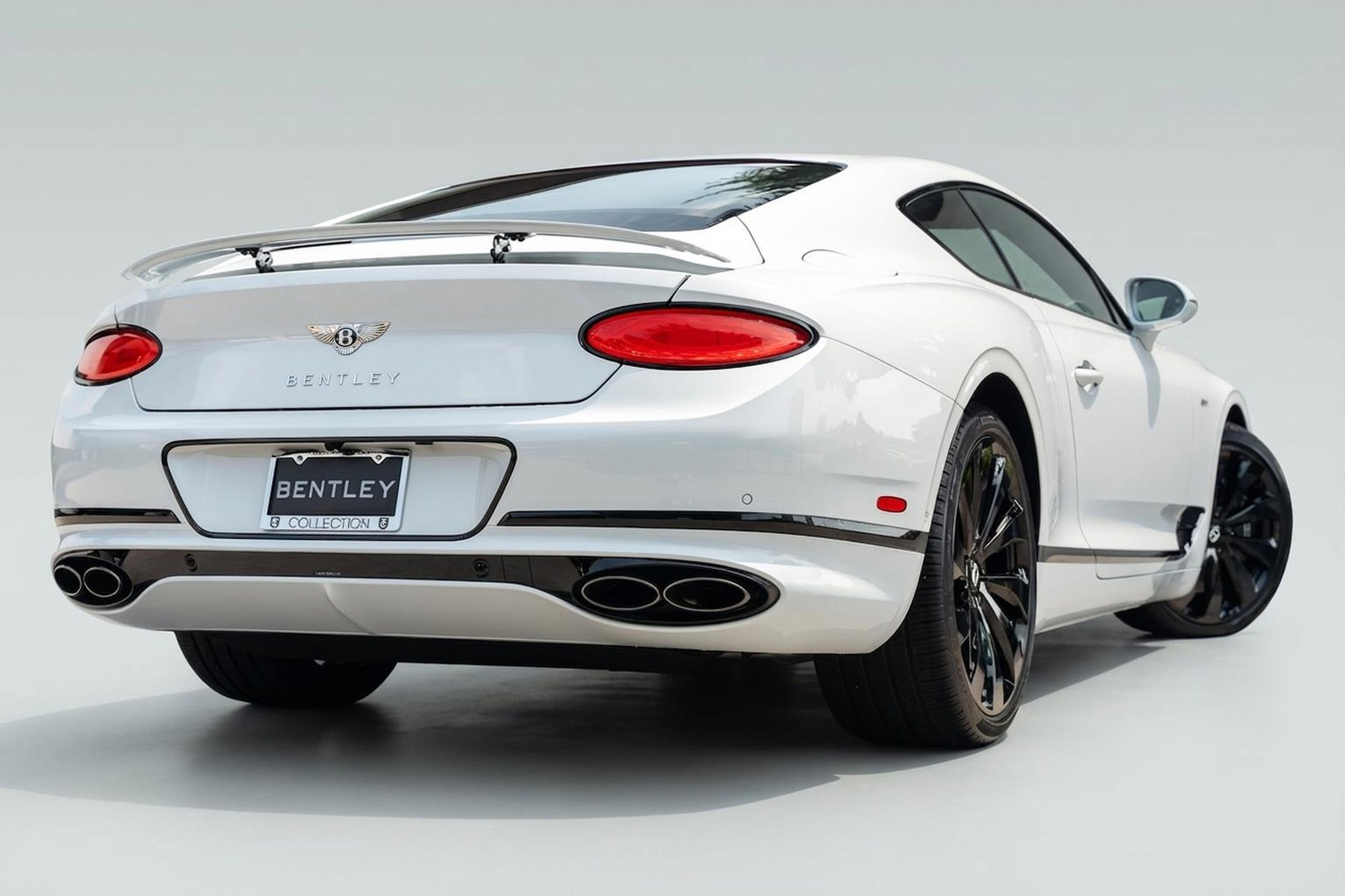 Used 2024 Bentley Continental GT Azure image 3