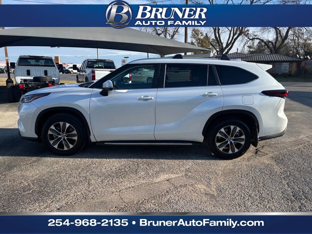 Used 2025 Toyota Highlander XLE image 10