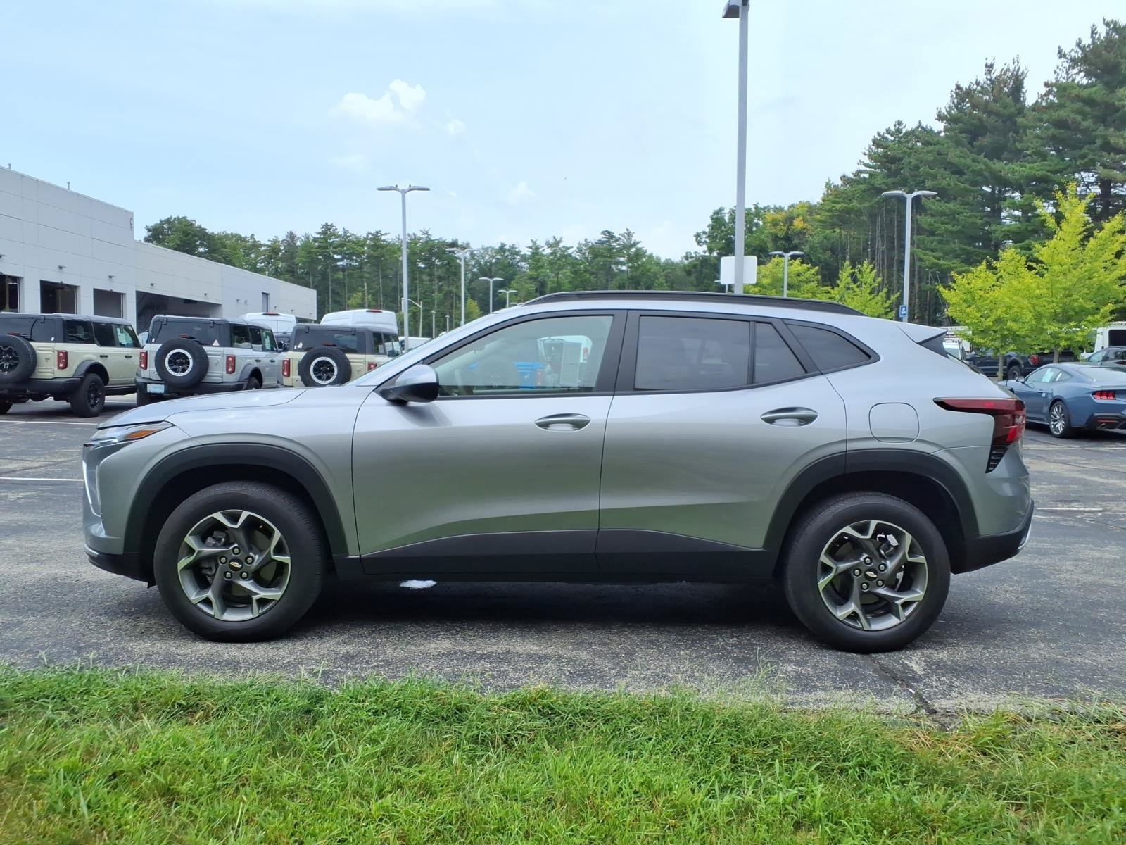 Used 2024 Chevrolet Trax LT w/ Driver Confidence Package FWD image 6