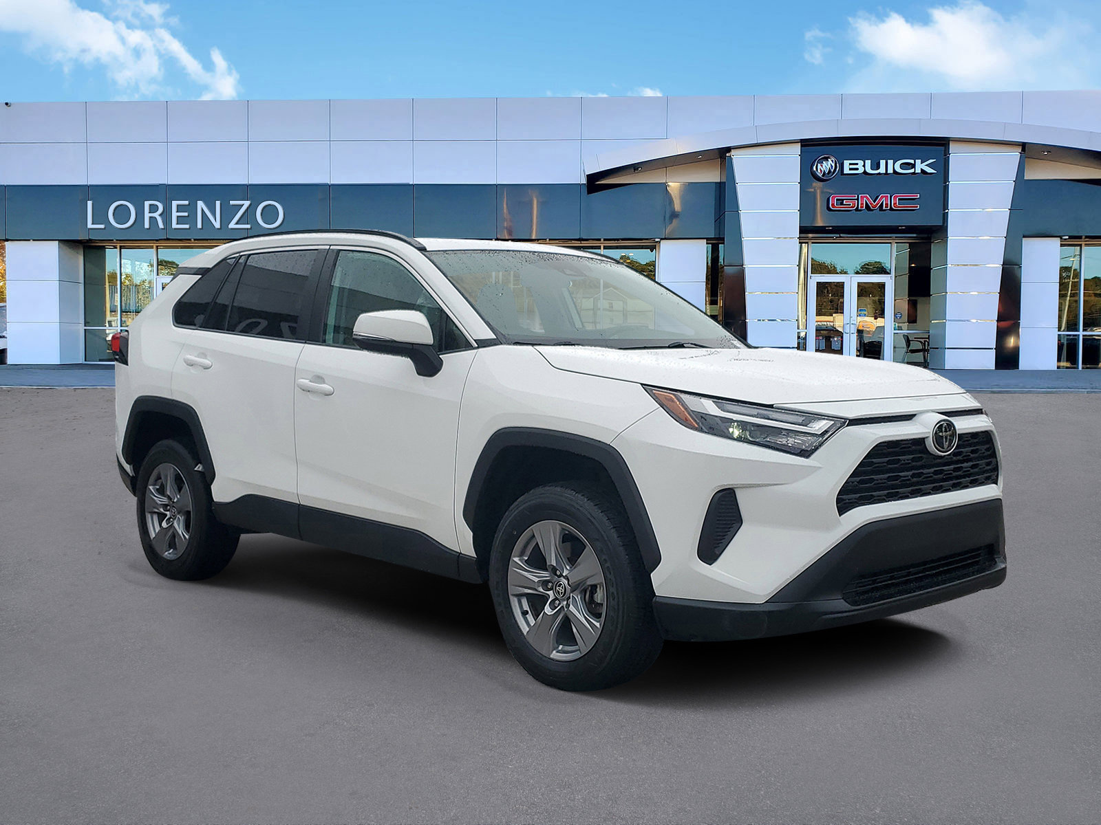 Used 2022 Toyota RAV4 XLE w/ Convenience Package image 3