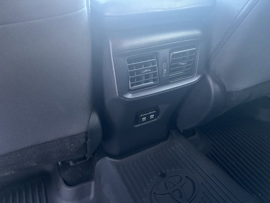 Used 2021 Toyota RAV4 XLE AWD/4WD image 33