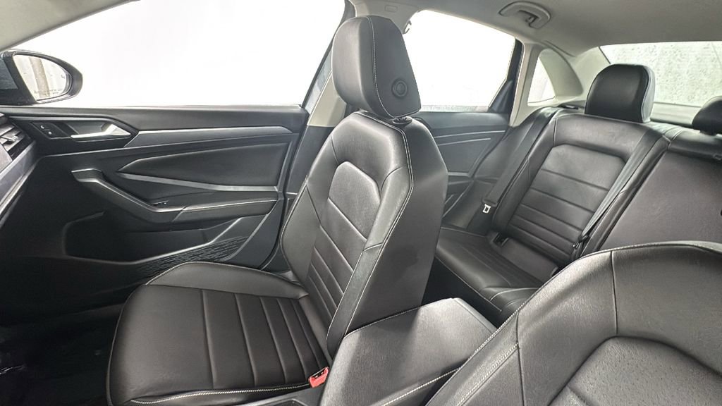 Used 2024 Volkswagen Jetta SE image 13