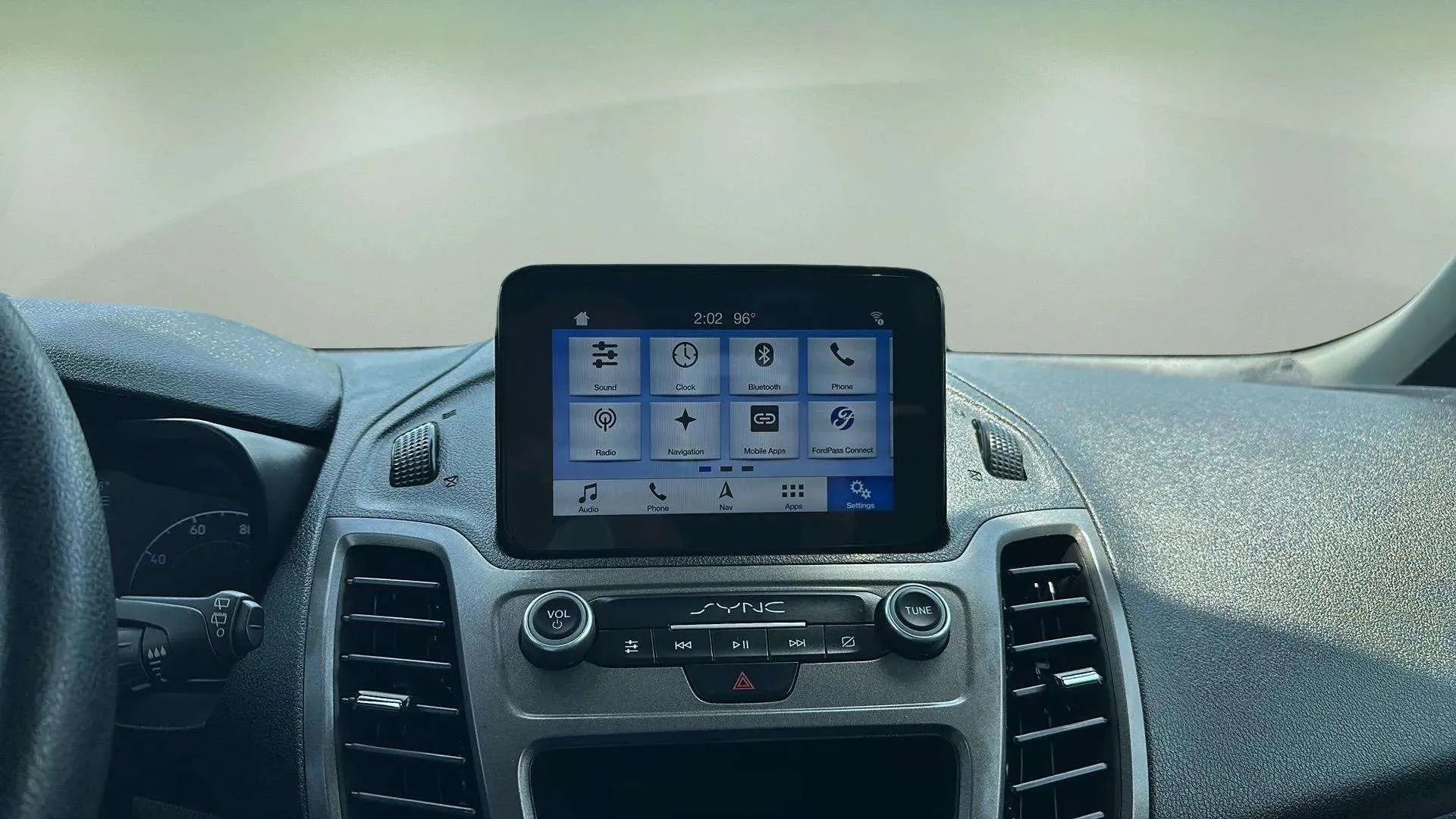 Used 2020 Ford Transit Connect XLT image 34