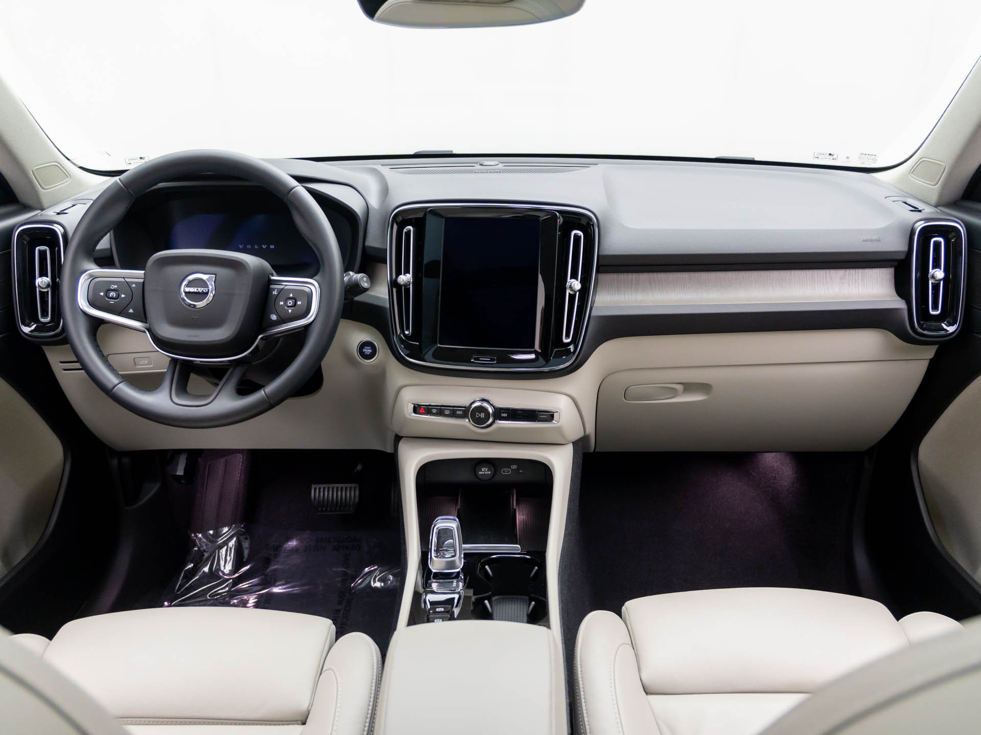 Used 2023 Volvo XC40 B5 Ultimate w/ Protection Package Premier AWD/4WD image 11