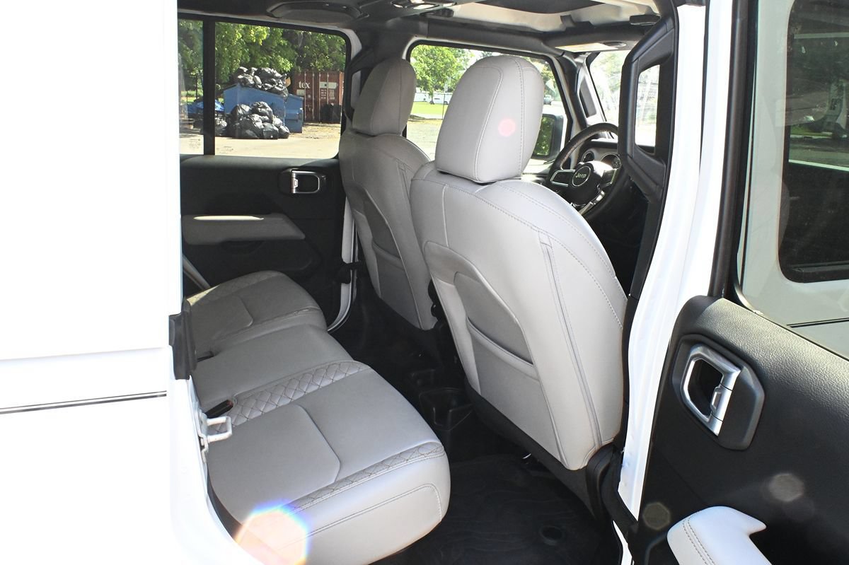 Used 2023 Jeep Gladiator Overland AWD/4WD image 10