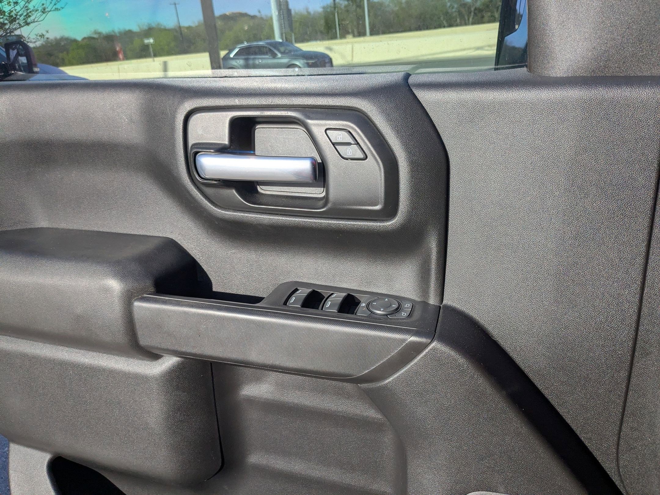 Used 2020 Chevrolet Silverado 1500 Custom w/ Custom Value Package image 12