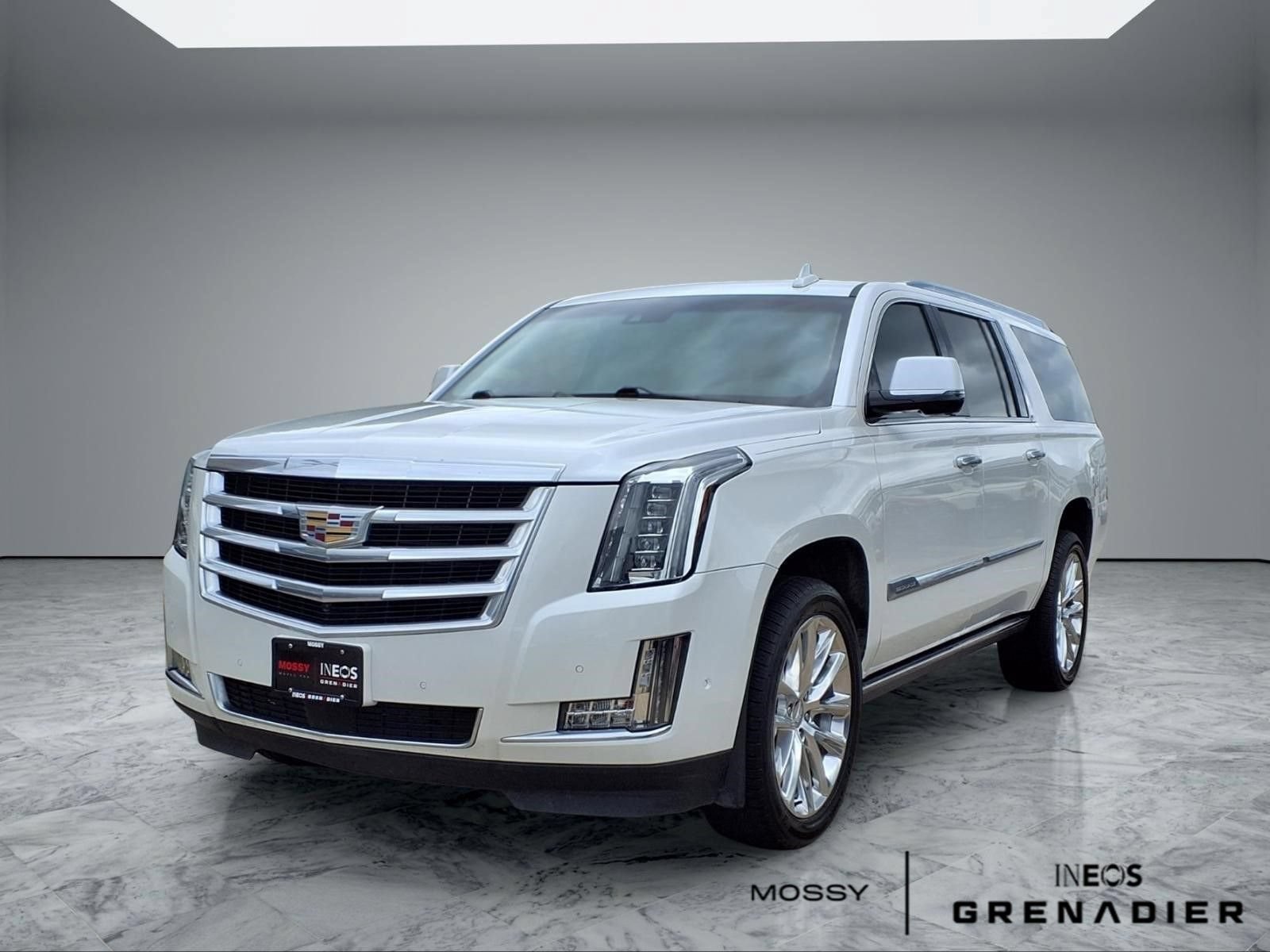 Used 2019 Cadillac Escalade ESV Premium Luxury RWD image 4