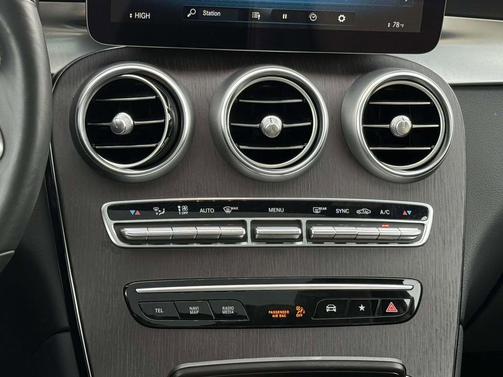 Used 2021 Mercedes-Benz GLC 300 4MATIC w/ Premium Package image 22